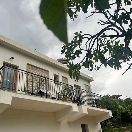 Guest House Lengo Gjirokaster Bagian luar foto