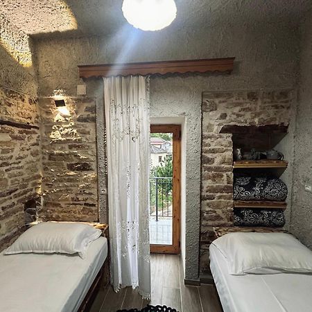 Guest House Lengo Gjirokaster Bagian luar foto