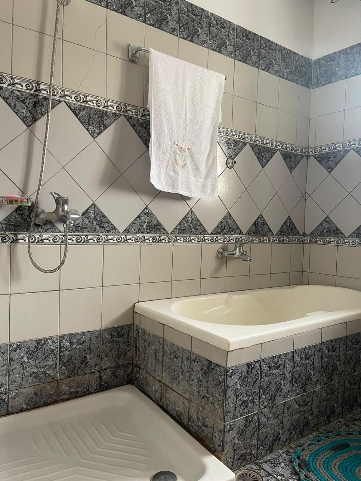 Guest House Lengo Gjirokaster Bagian luar foto