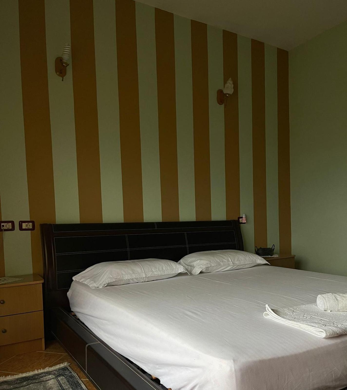 Guest House Lengo Gjirokaster Bagian luar foto