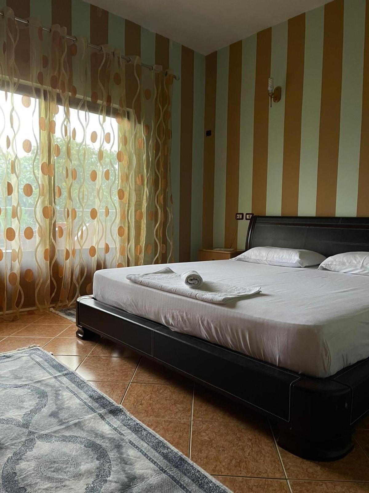 Guest House Lengo Gjirokaster Bagian luar foto