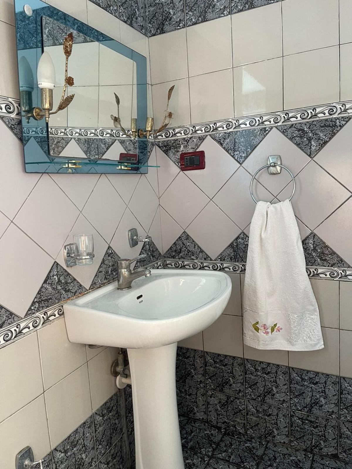 Guest House Lengo Gjirokaster Bagian luar foto