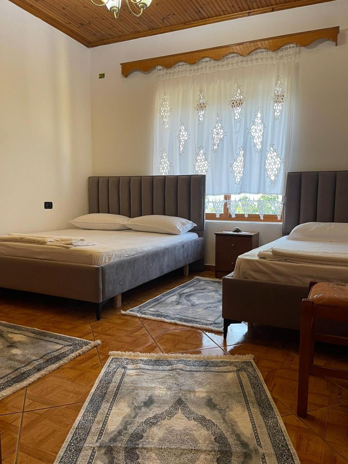 Guest House Lengo Gjirokaster Bagian luar foto