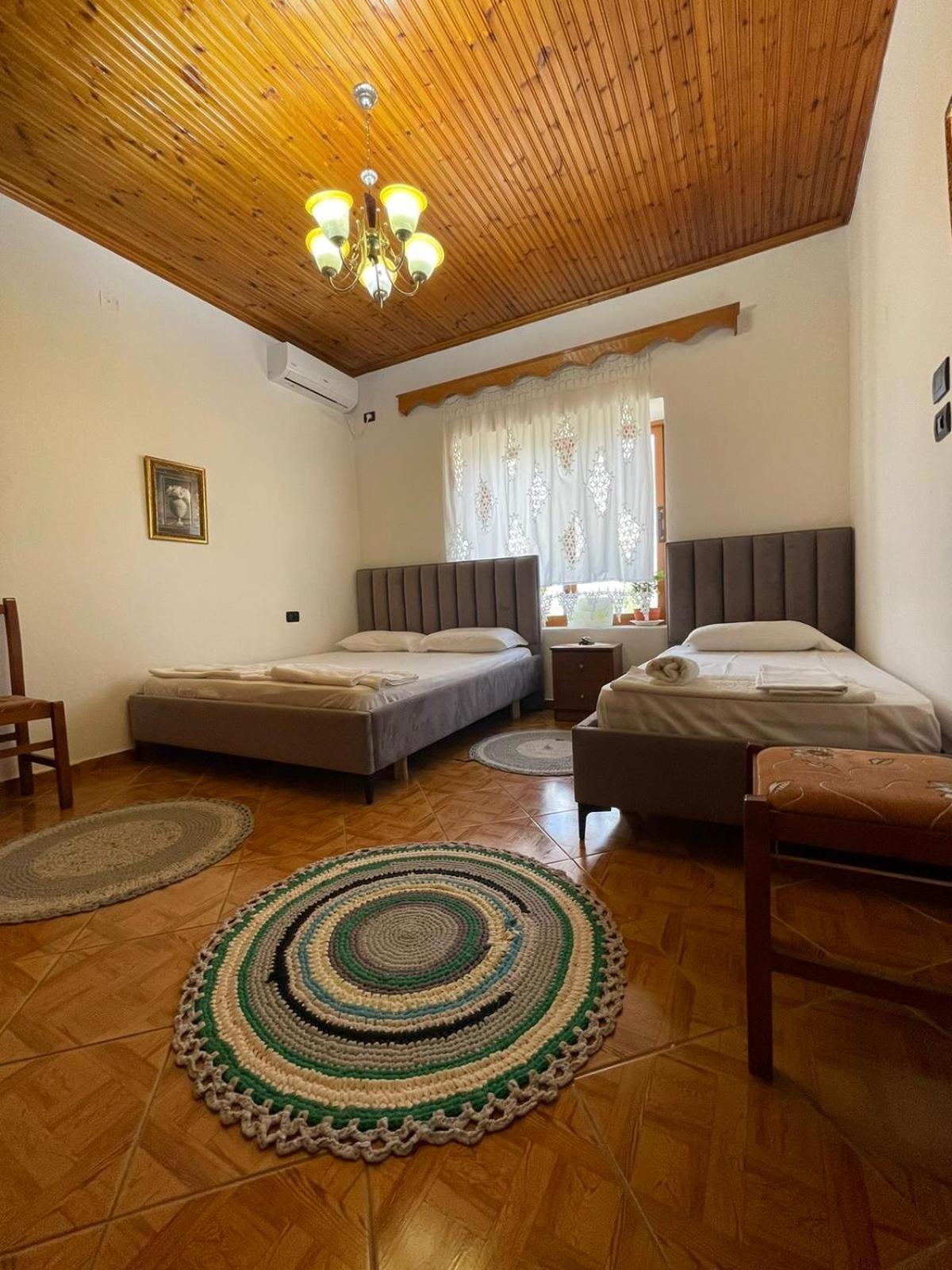 Guest House Lengo Gjirokaster Bagian luar foto