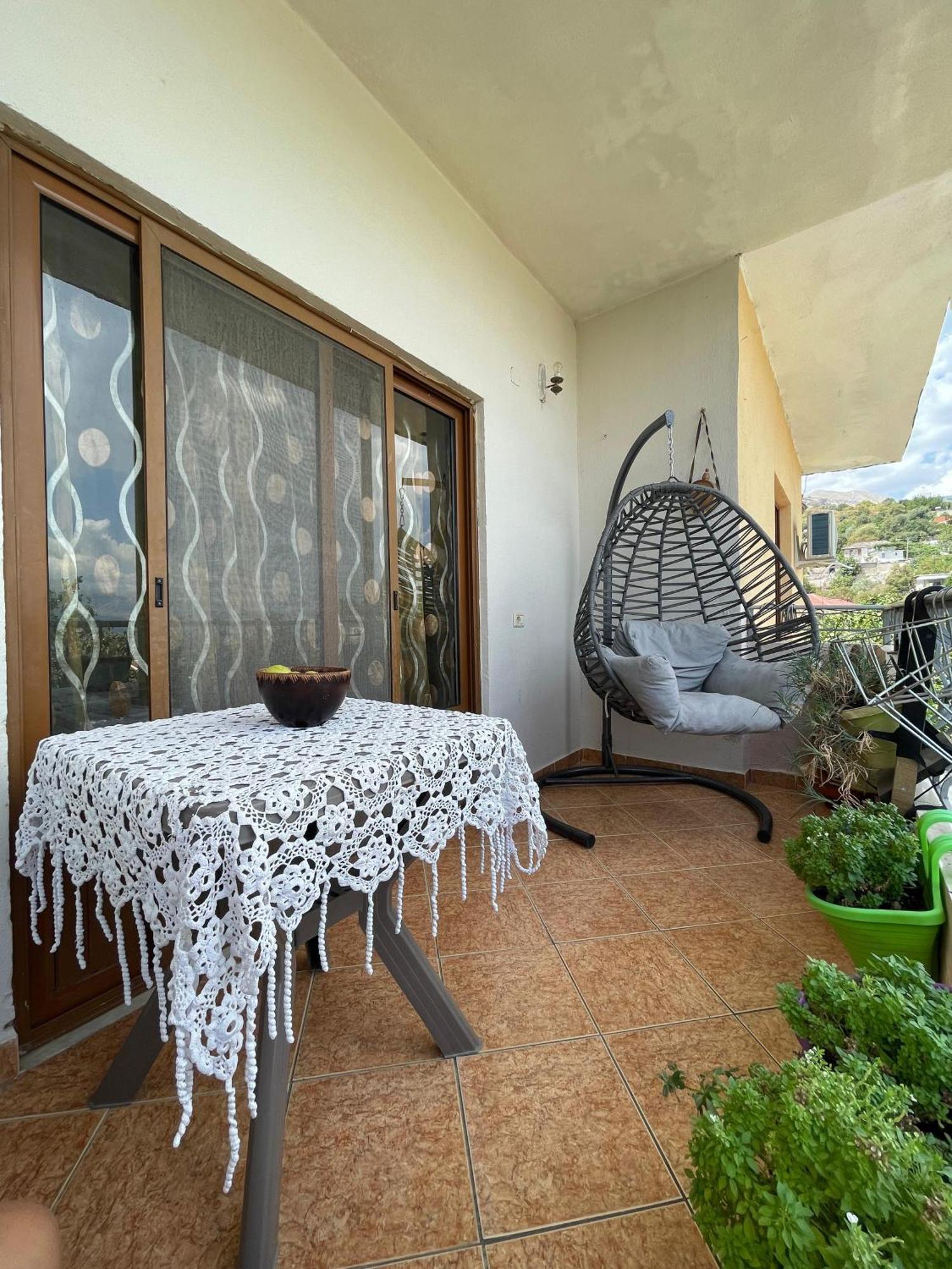 Guest House Lengo Gjirokaster Bagian luar foto