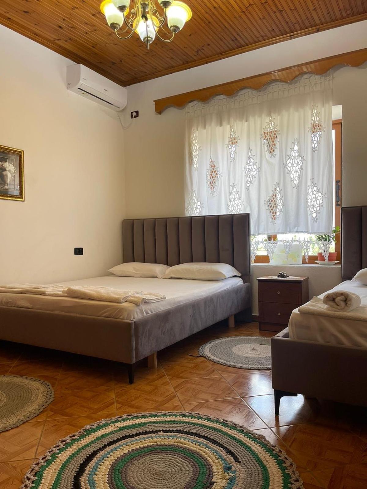 Guest House Lengo Gjirokaster Bagian luar foto