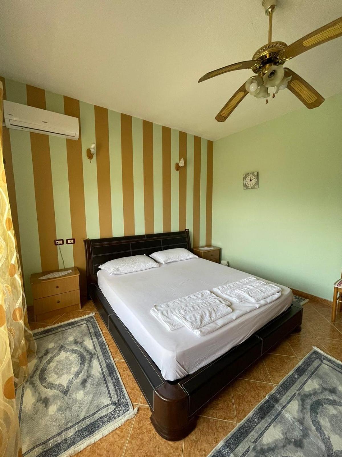 Guest House Lengo Gjirokaster Bagian luar foto