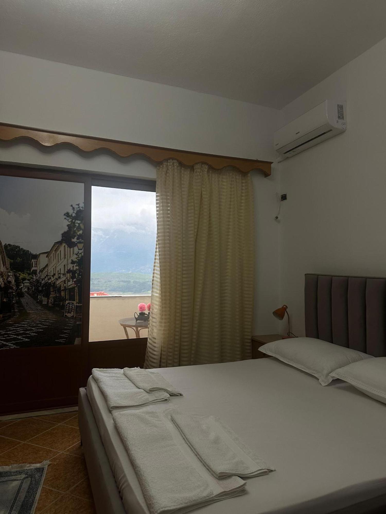 Guest House Lengo Gjirokaster Bagian luar foto