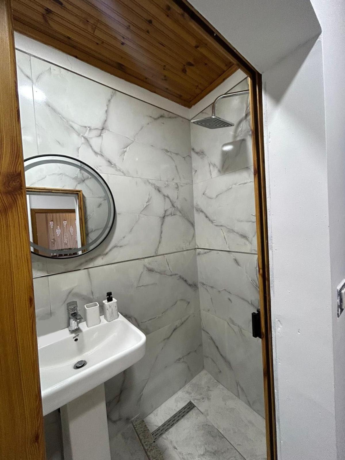 Guest House Lengo Gjirokaster Bagian luar foto