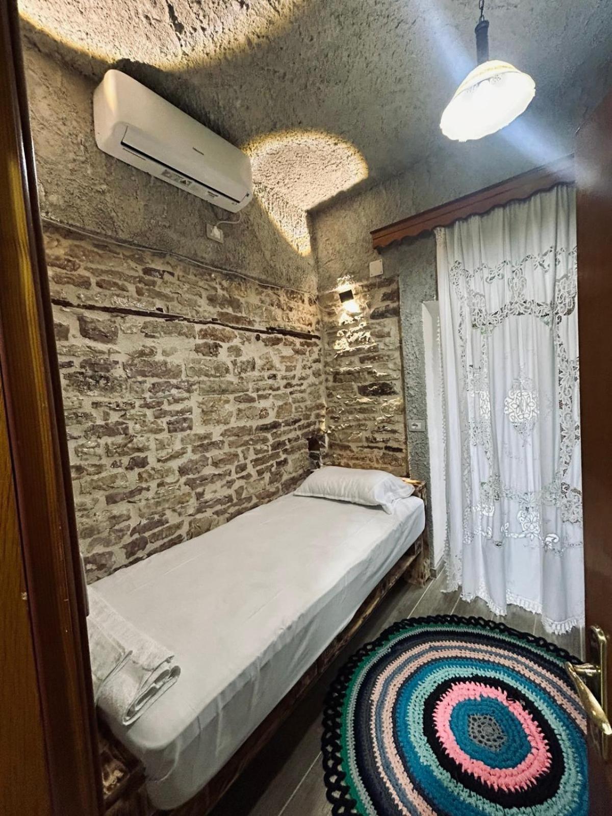 Guest House Lengo Gjirokaster Bagian luar foto