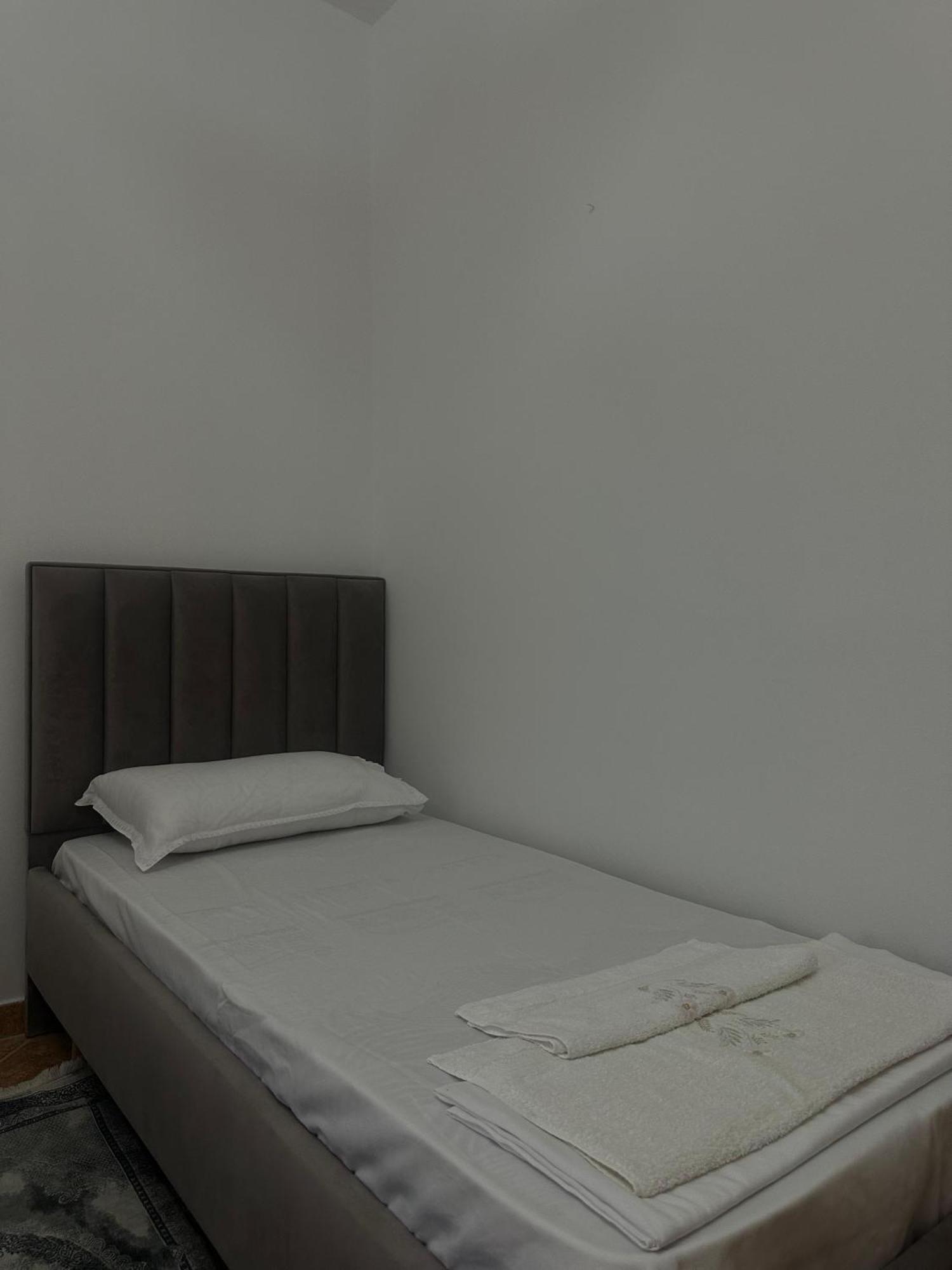 Guest House Lengo Gjirokaster Bagian luar foto