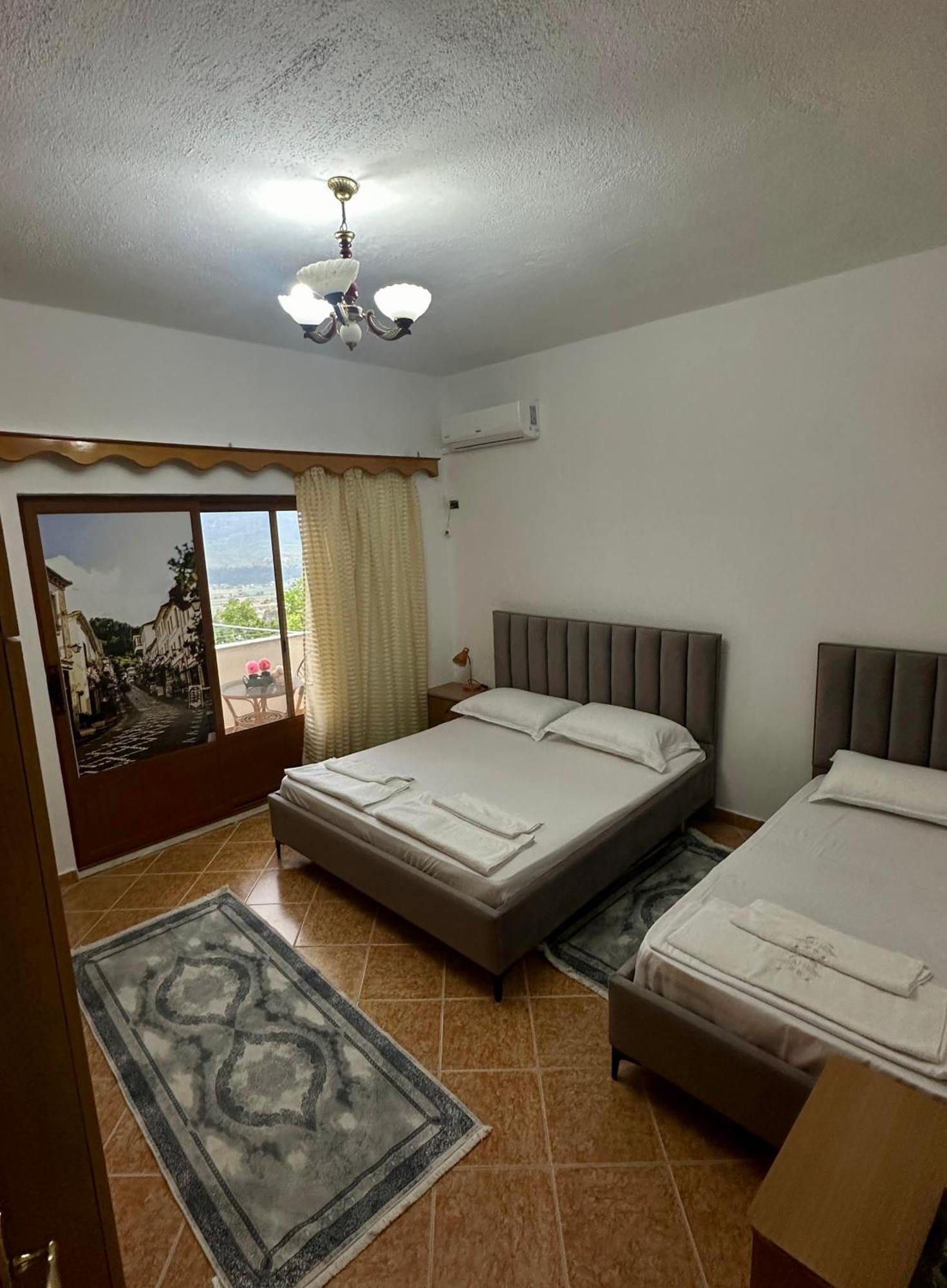 Guest House Lengo Gjirokaster Bagian luar foto