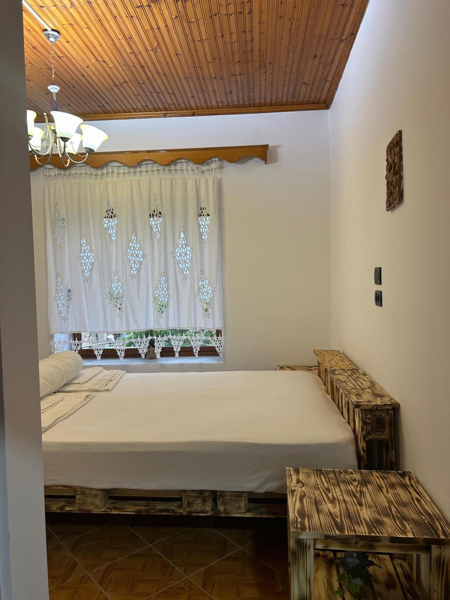 Guest House Lengo Gjirokaster Bagian luar foto