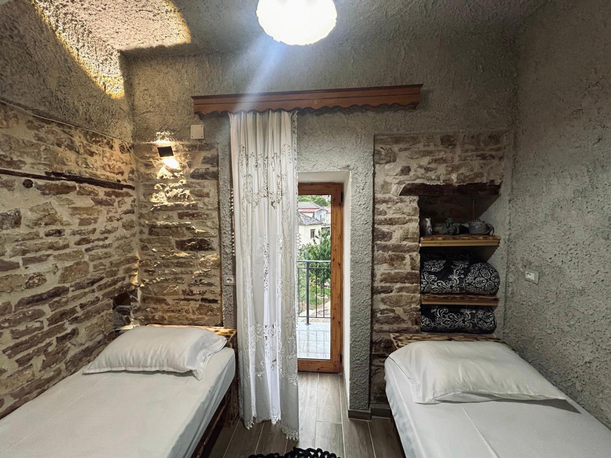 Guest House Lengo Gjirokaster Bagian luar foto